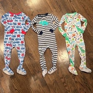 👗3T Boys or Girls footed one piece pajamas Carters Simple Jpys.